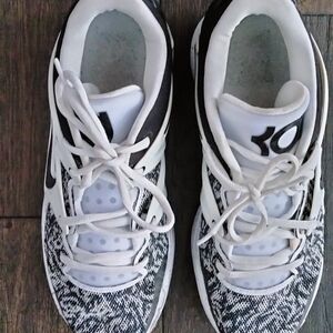 Nike Black and White Athletic Shoes